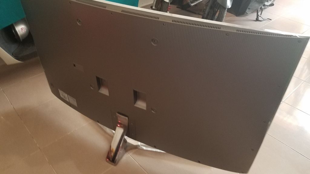 Hàng khủng.Tivi Samsung 65js9000 như mới bán nhanh cho ai có nhu cầu