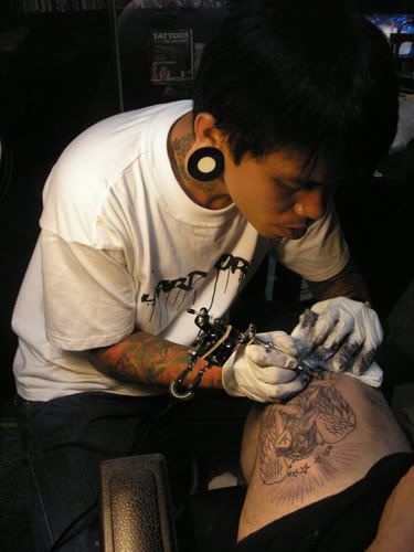 Katulad ni Chris si Dyani Lao ay isa ring Pinoy tattoo artist na ipinamalas