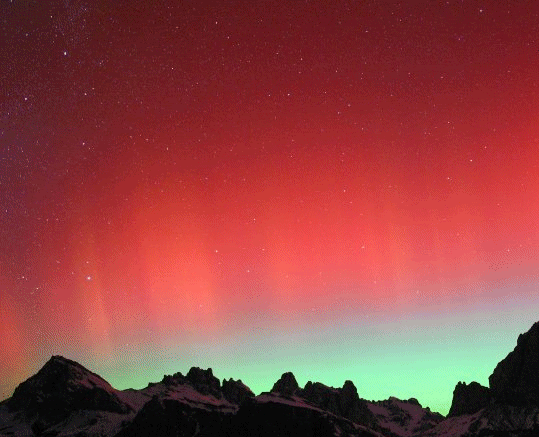 aurora borealis photo: Ghostly Aurora Borealis fantastic-patterns_9341_600x450.jpg