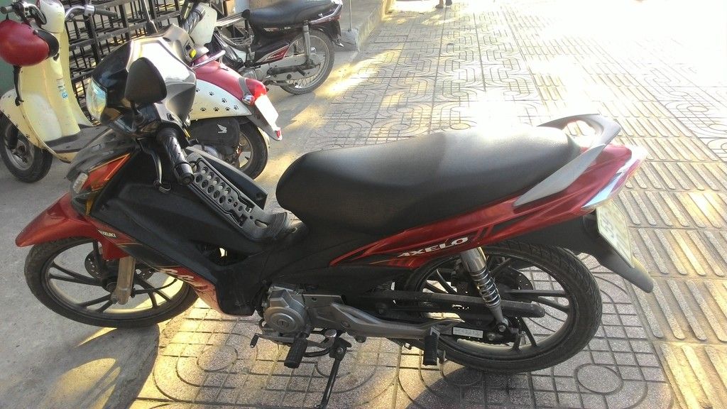Bán Axelo 2013 đỏ đen đợt đầu tiên